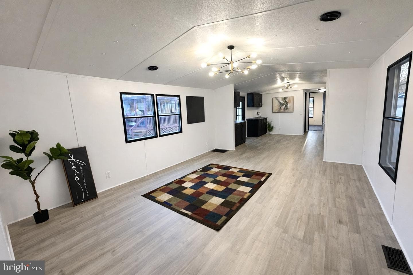 95 Hamilton Court photo 22