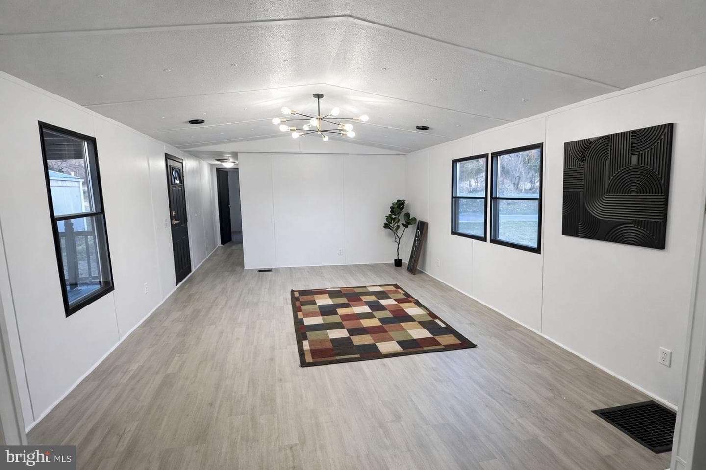 95 Hamilton Court photo 23