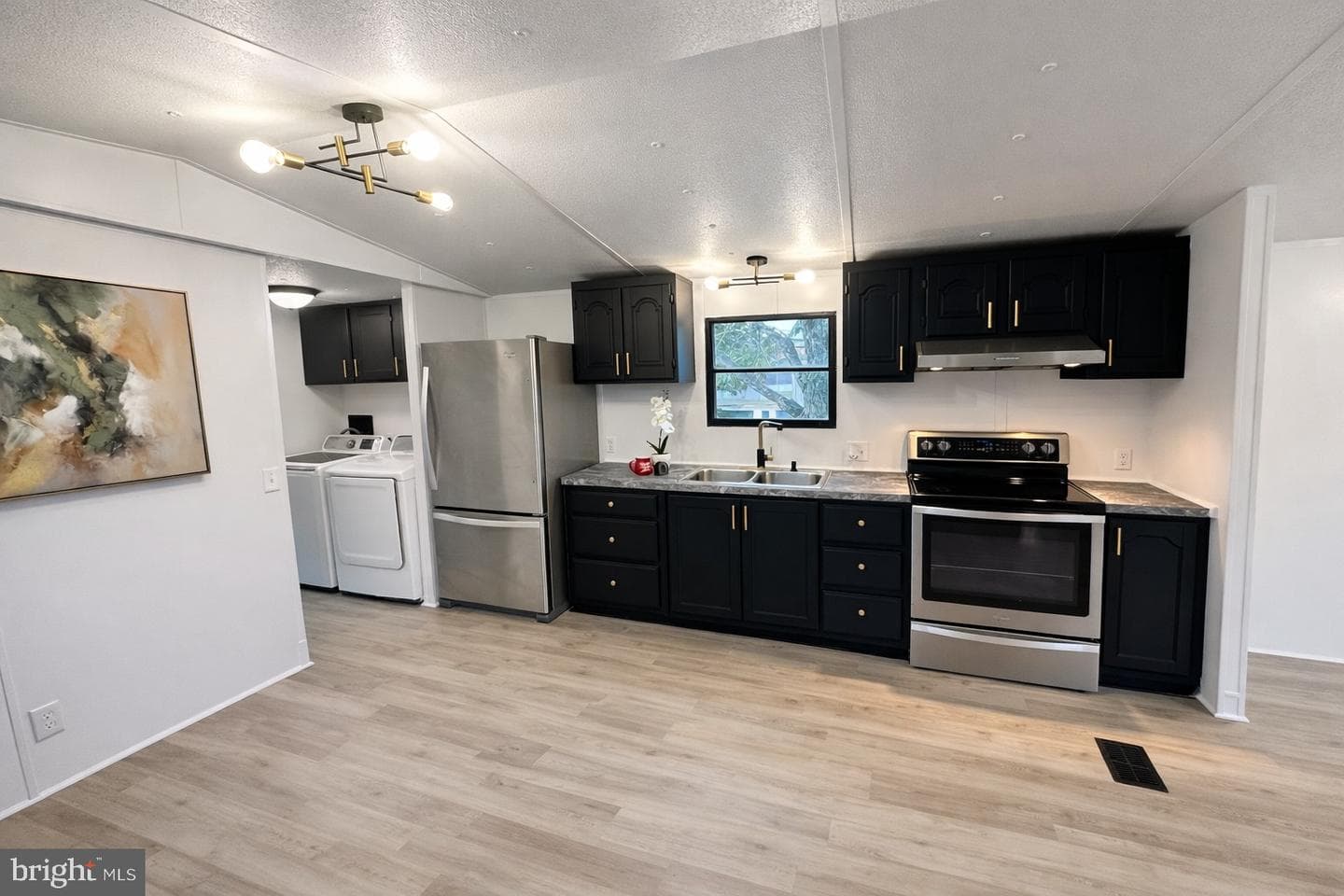 95 Hamilton Court photo 6