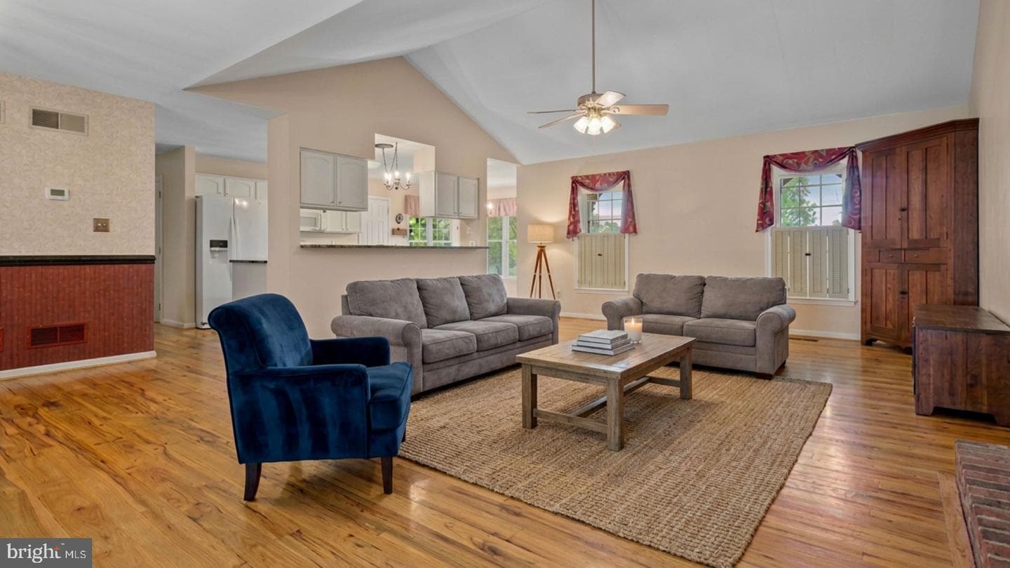 404 Michigan Drive photo 4