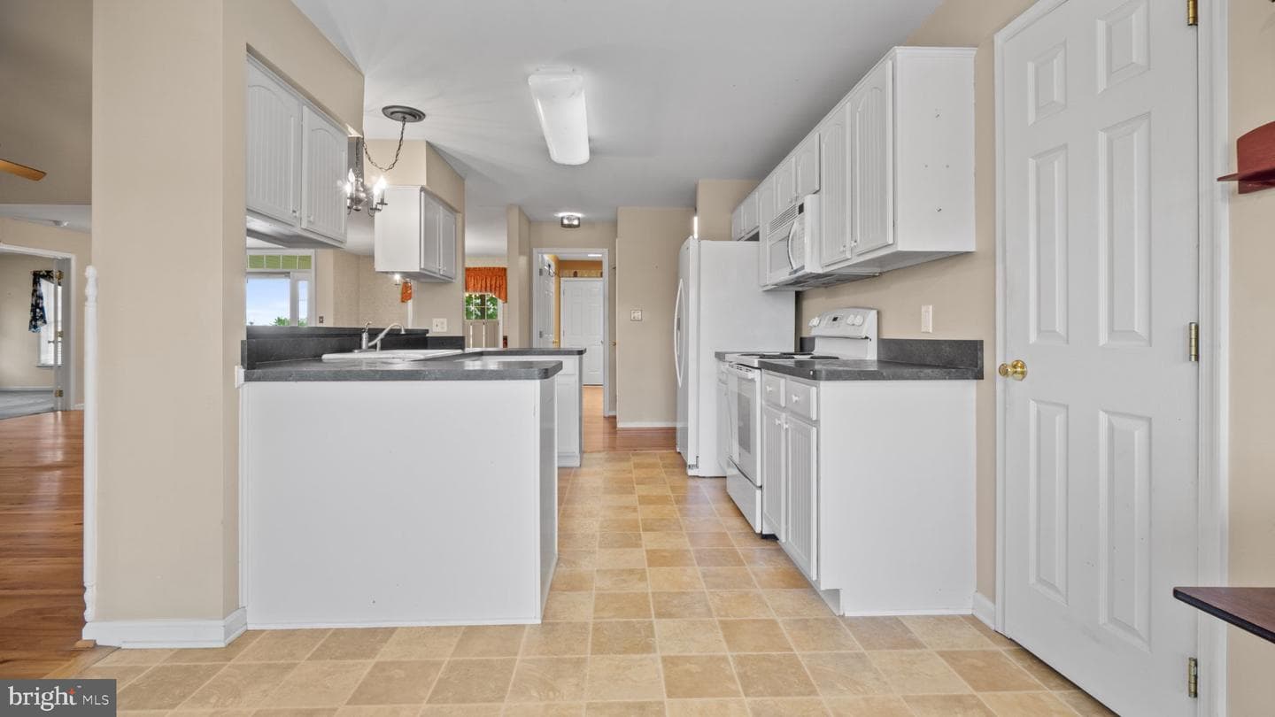 404 Michigan Drive photo 9