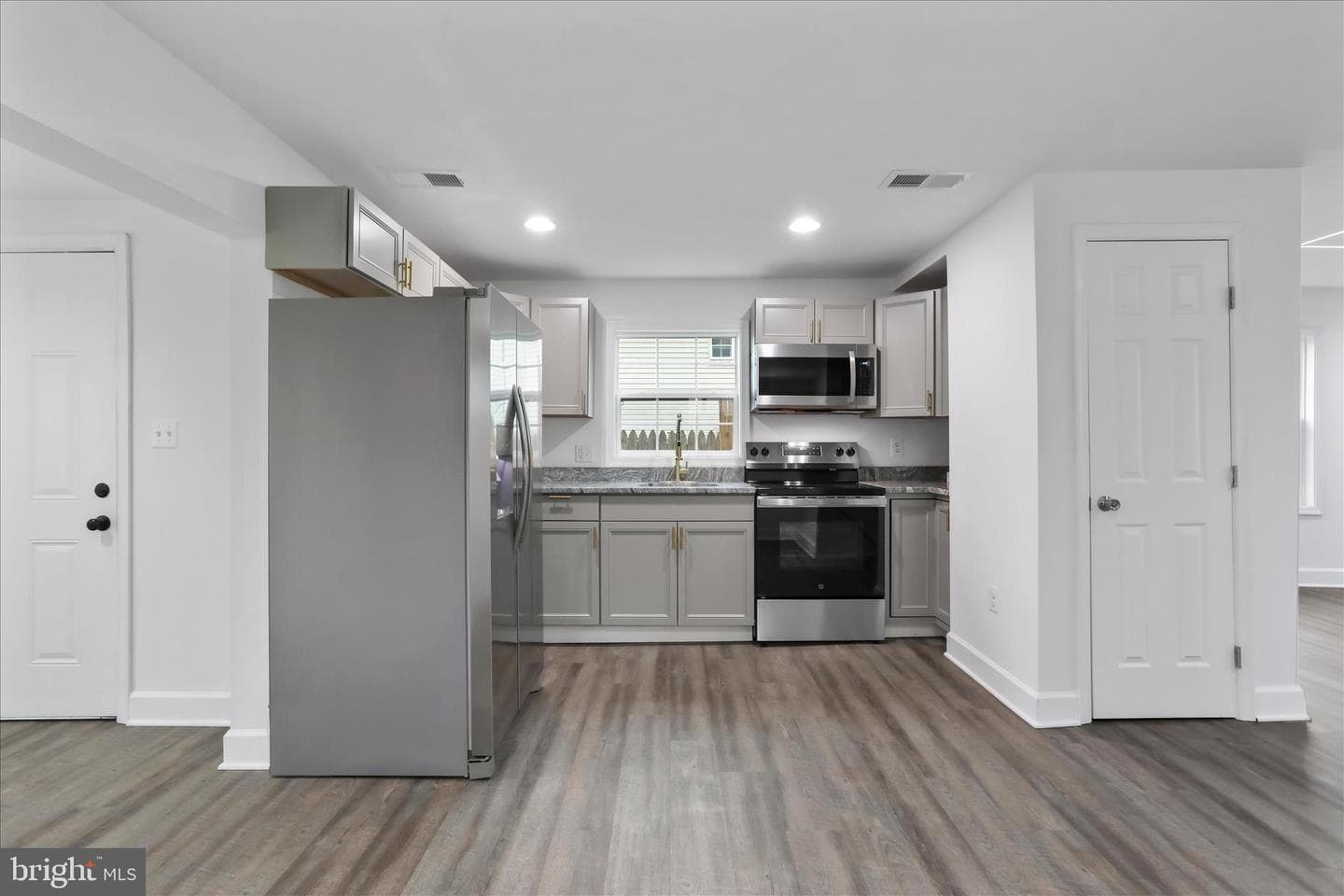 674 Winchester Avenue photo 18