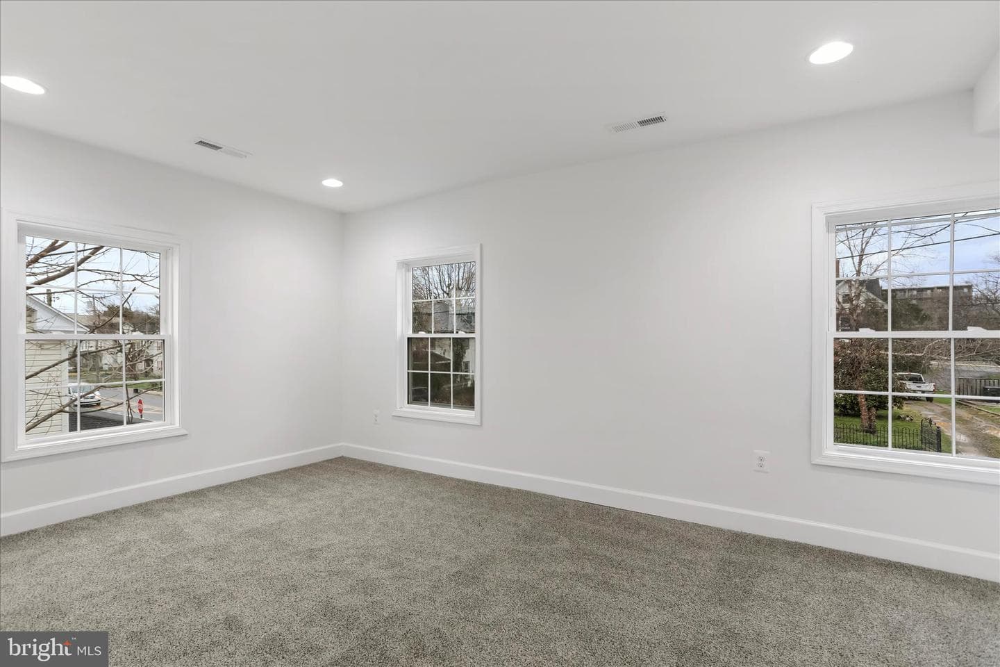 674 Winchester Avenue photo 5