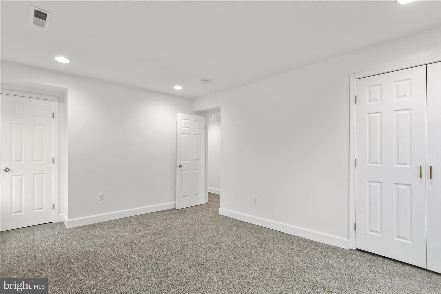 674 Winchester Avenue photo 6