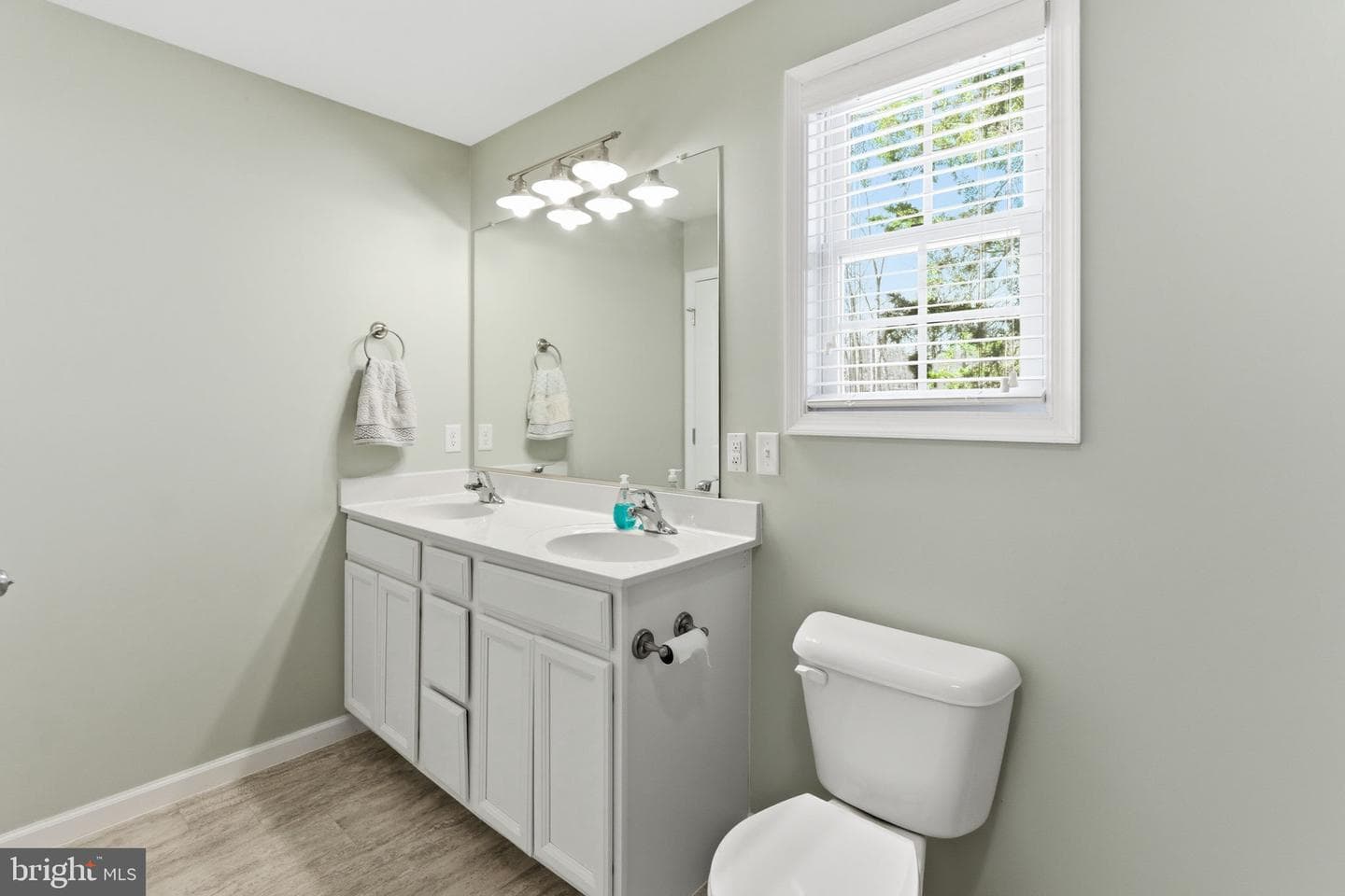 140 Basin Drive photo 16