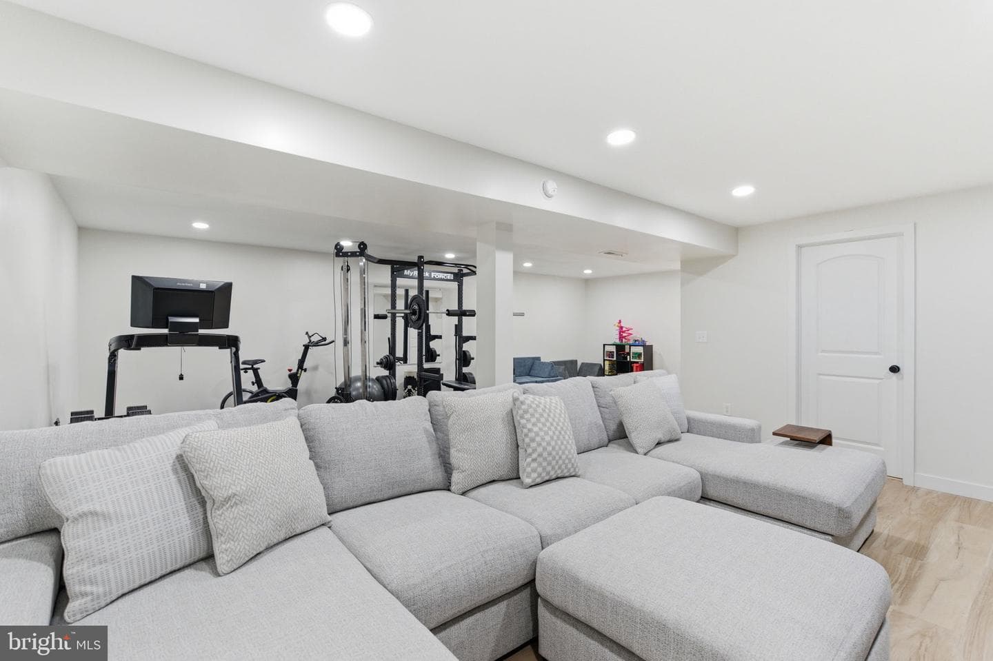 140 Basin Drive photo 27