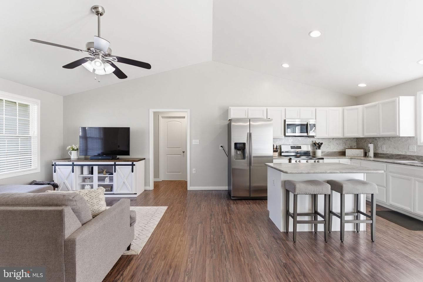 140 Basin Drive photo 4
