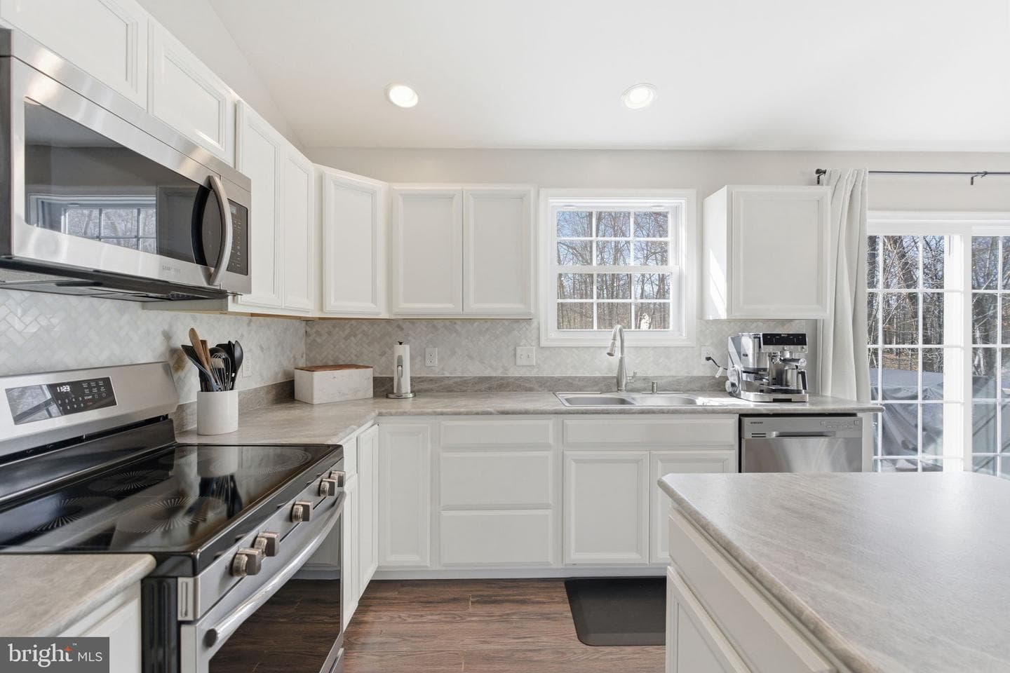 140 Basin Drive photo 8