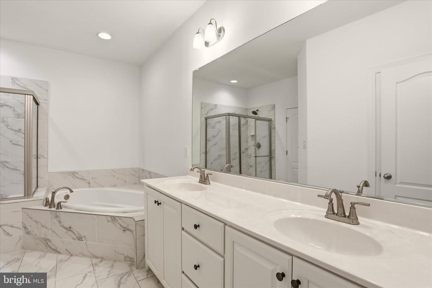 208 Darden Court W photo 20