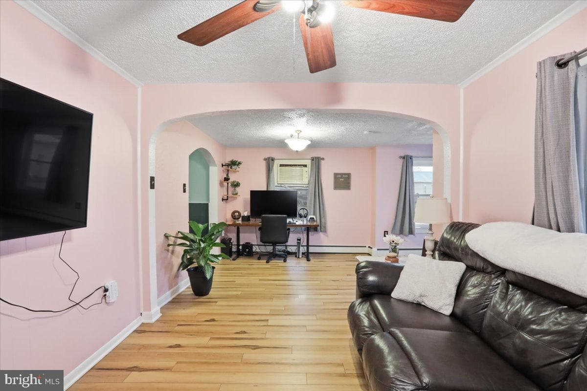 639 W Race Street photo 10