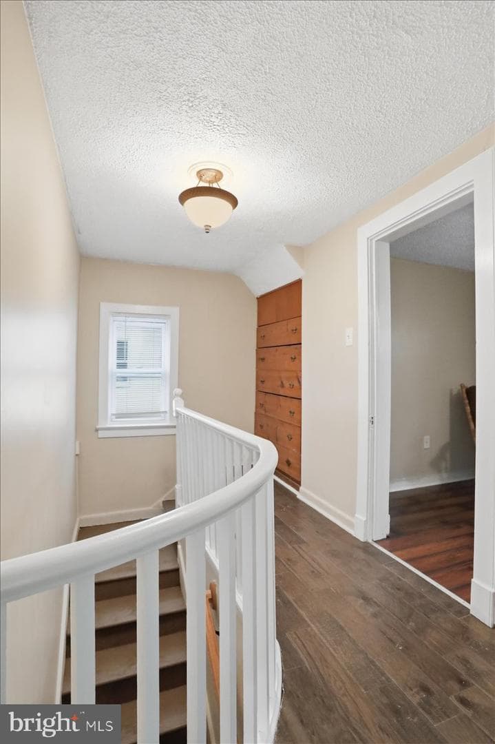 639 W Race Street photo 19