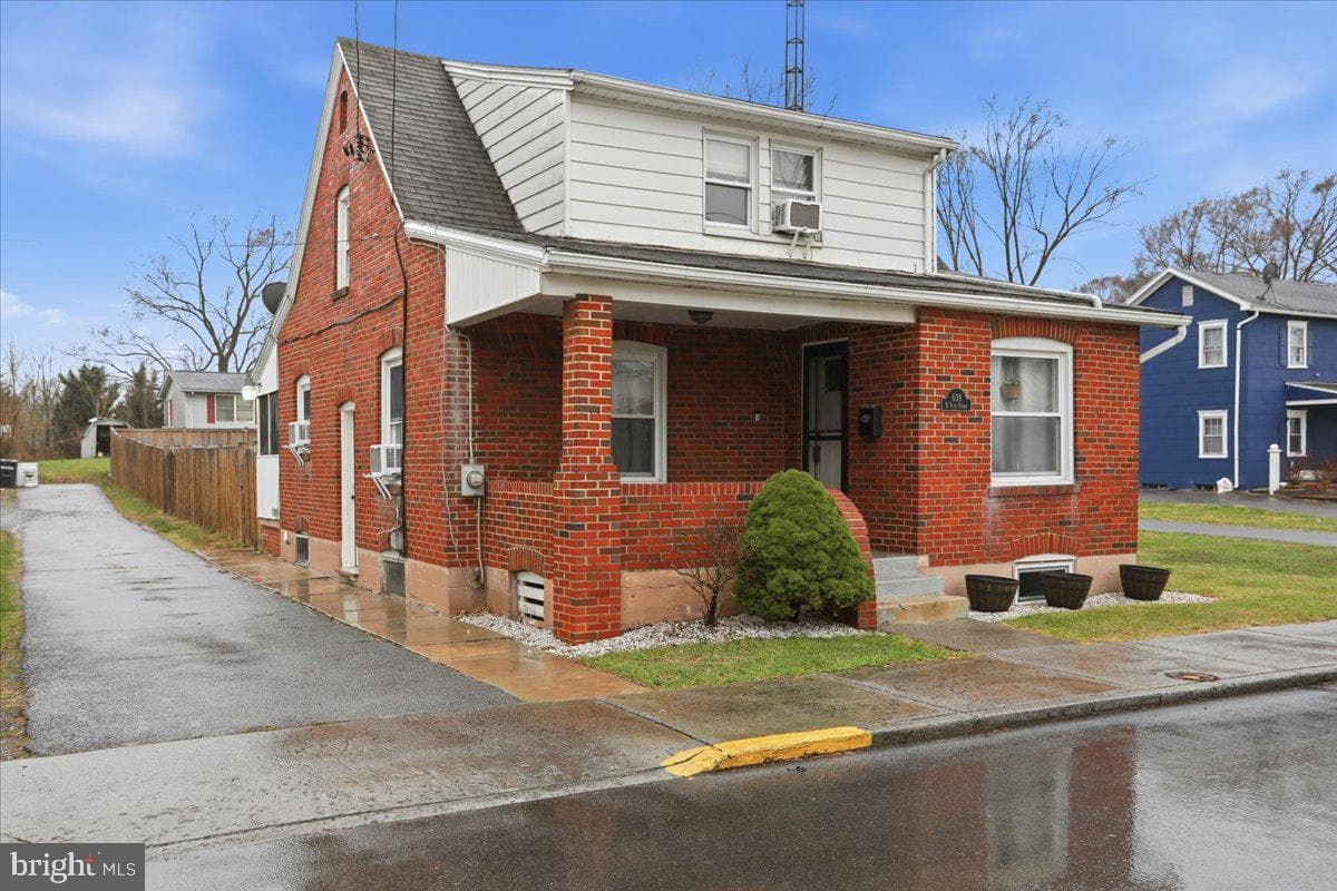 639 W Race Street photo 2