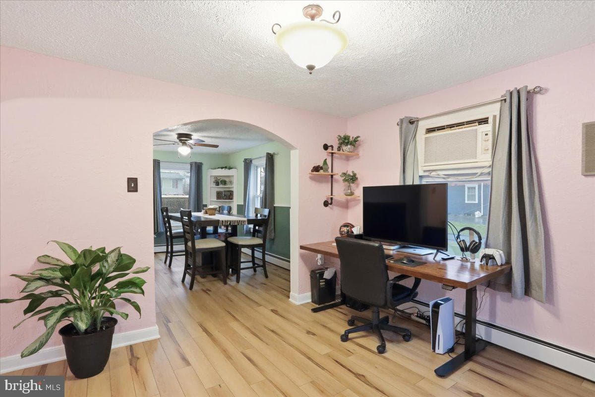 639 W Race Street photo 7