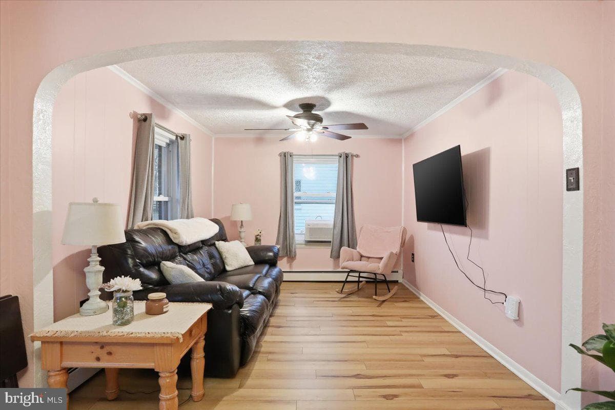 639 W Race Street photo 8