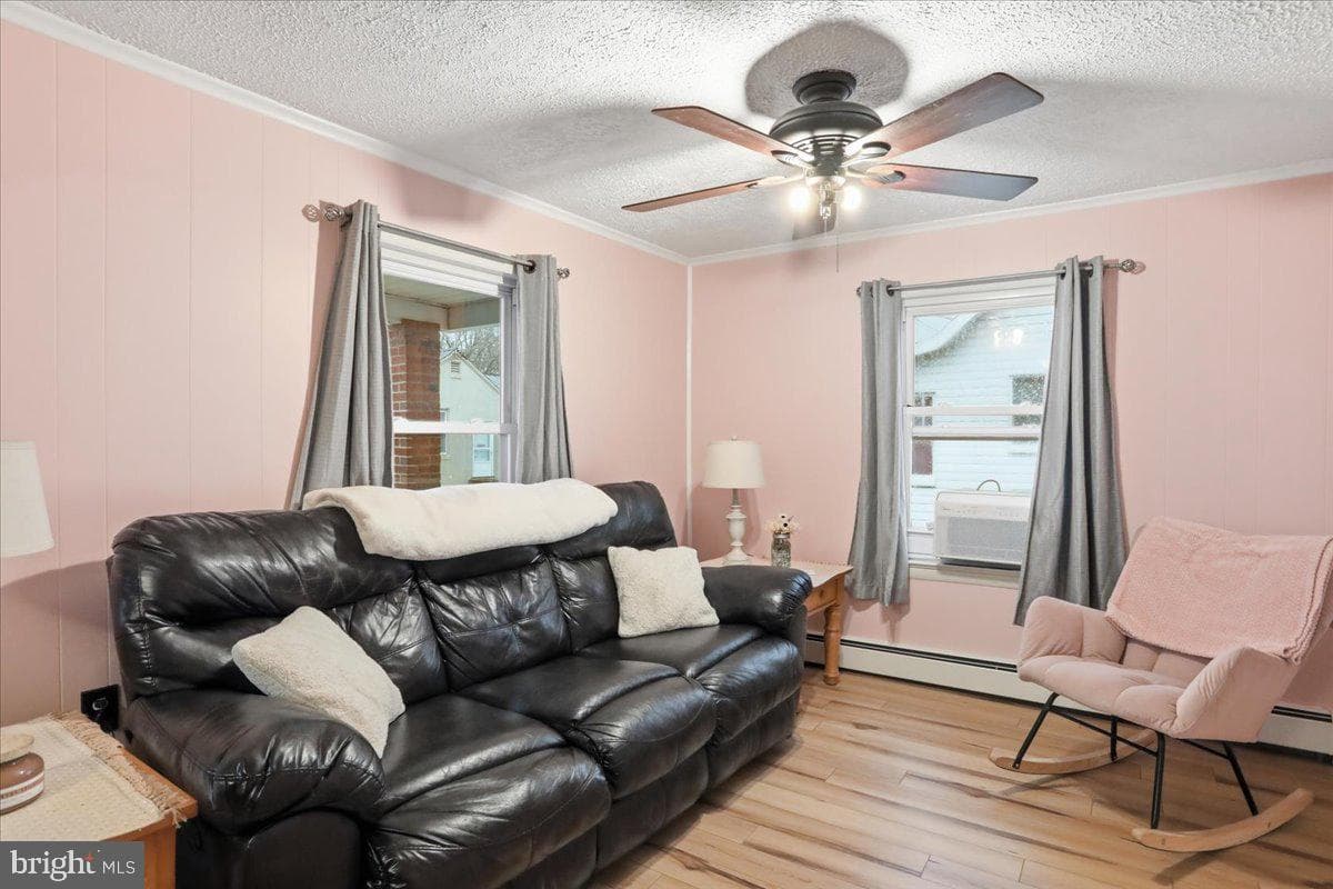 639 W Race Street photo 9