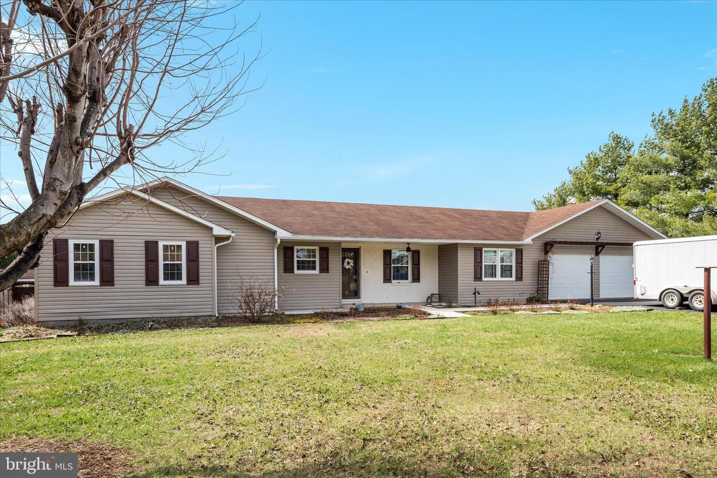 290 Larian Drive photo 2