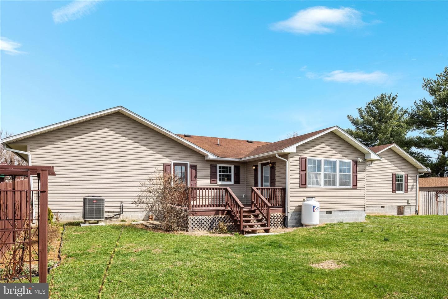 290 Larian Drive photo 34