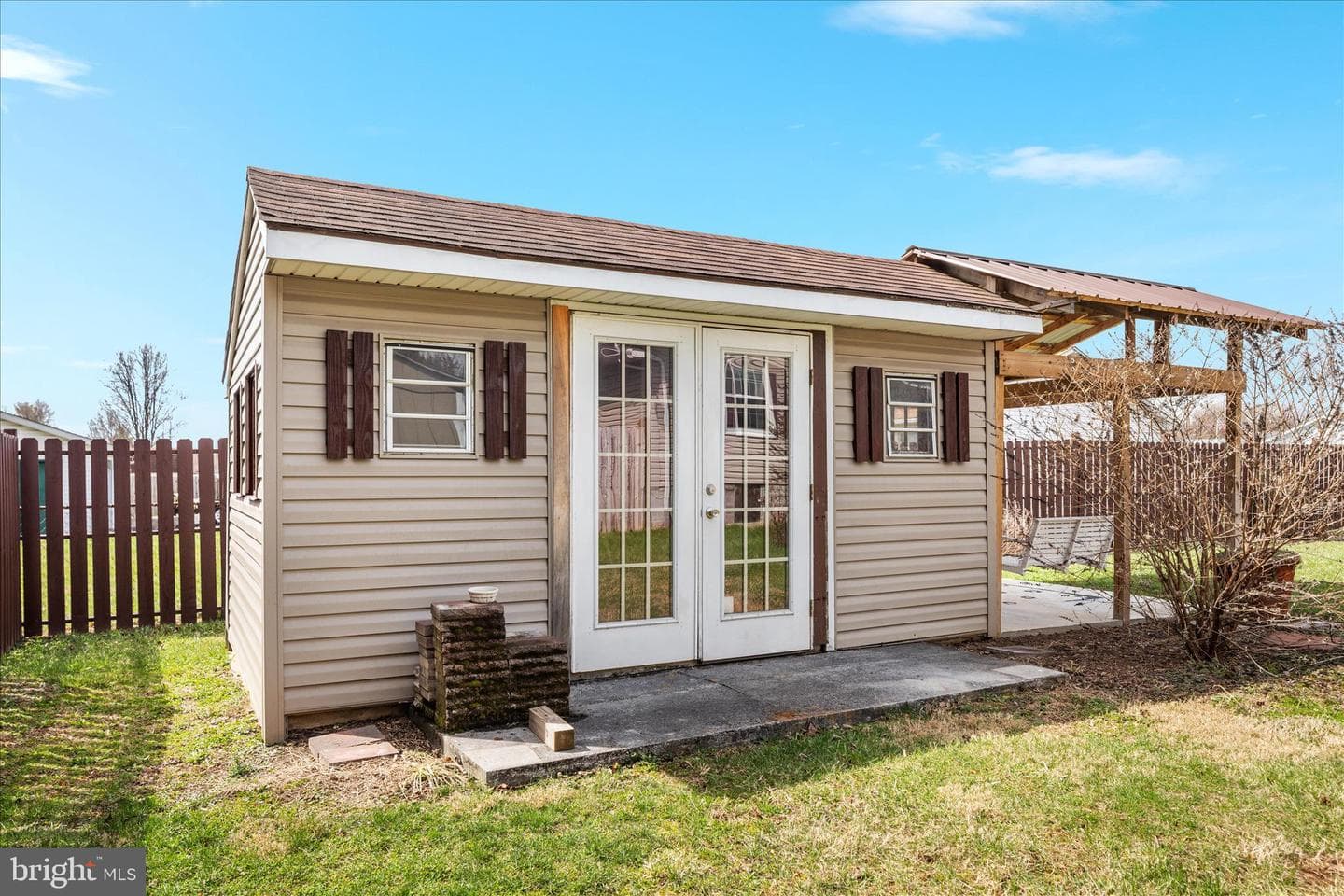 290 Larian Drive photo 36