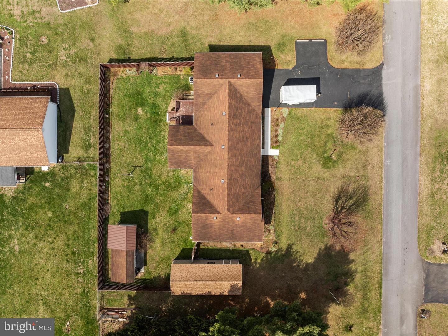 290 Larian Drive photo 40