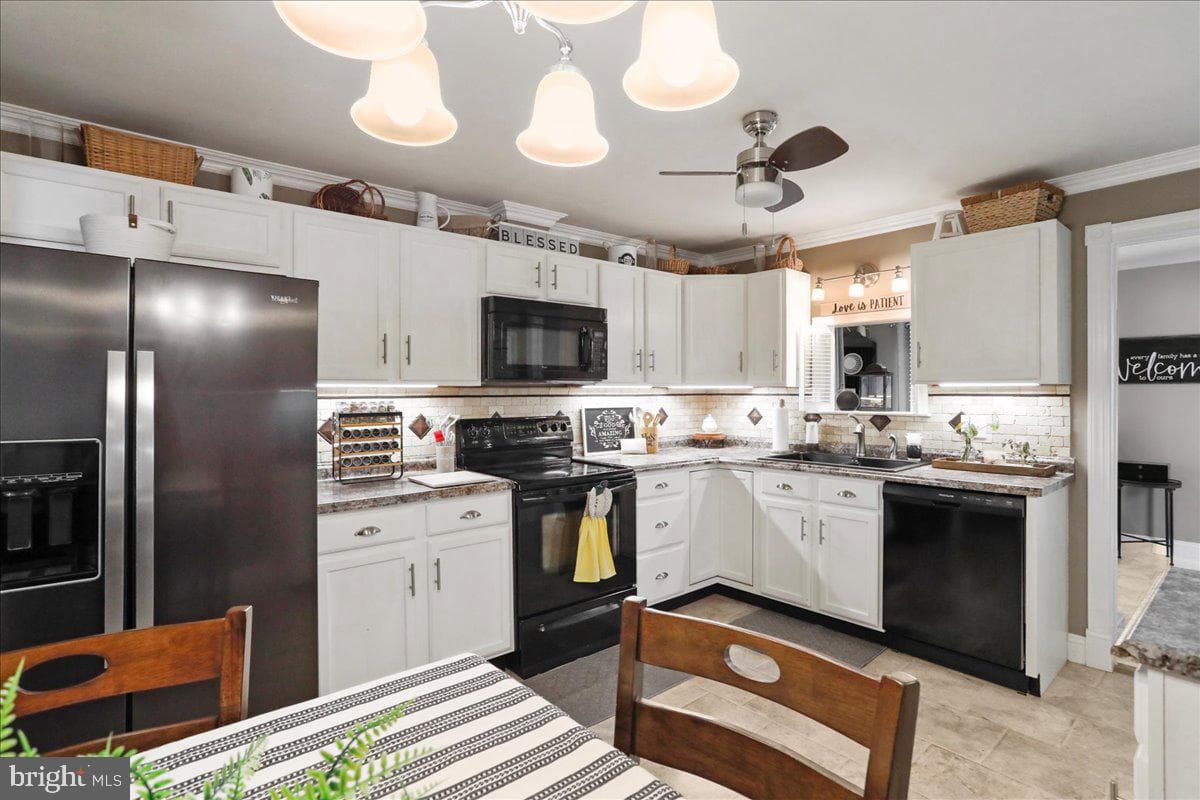 1102 Carrie Way photo 18