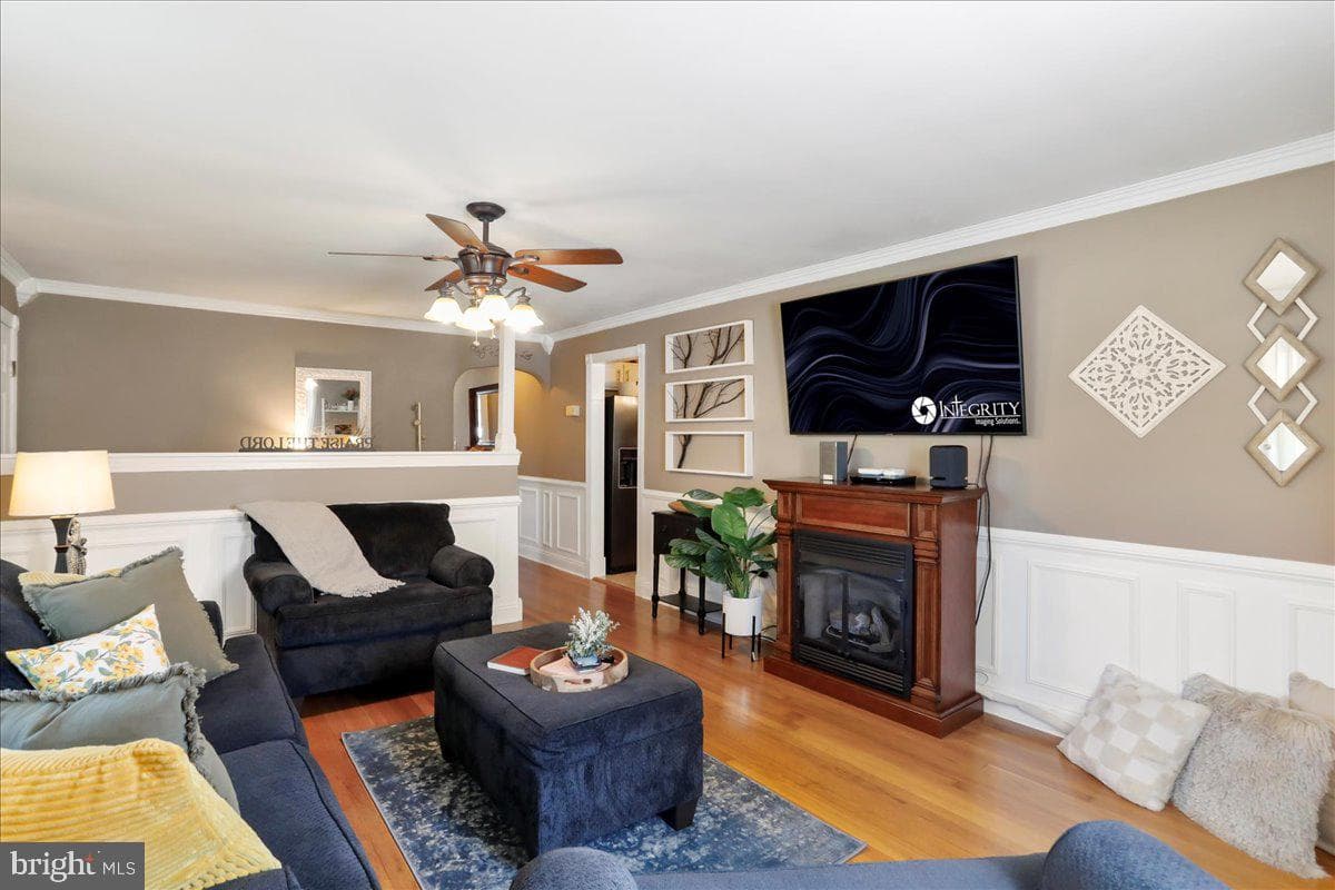 1102 Carrie Way photo 5