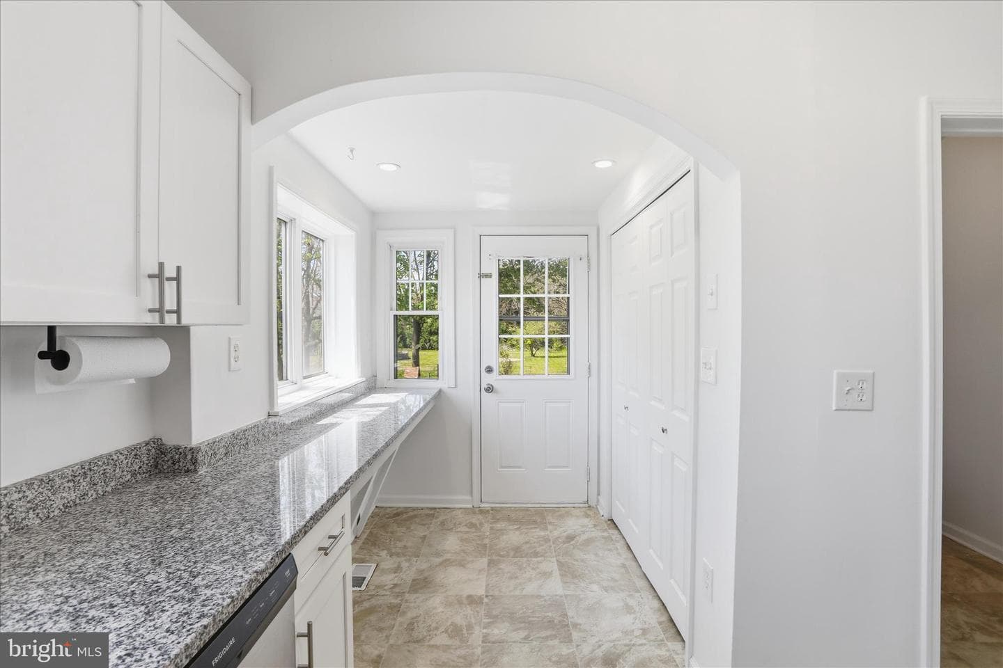 3552 Winchester Avenue photo 7