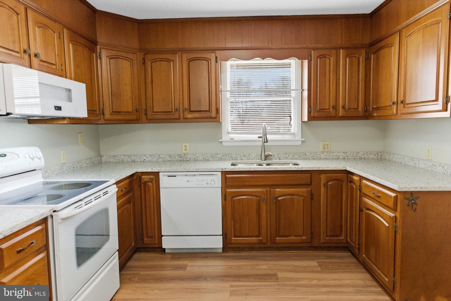 757 Montmorency Drive photo 15