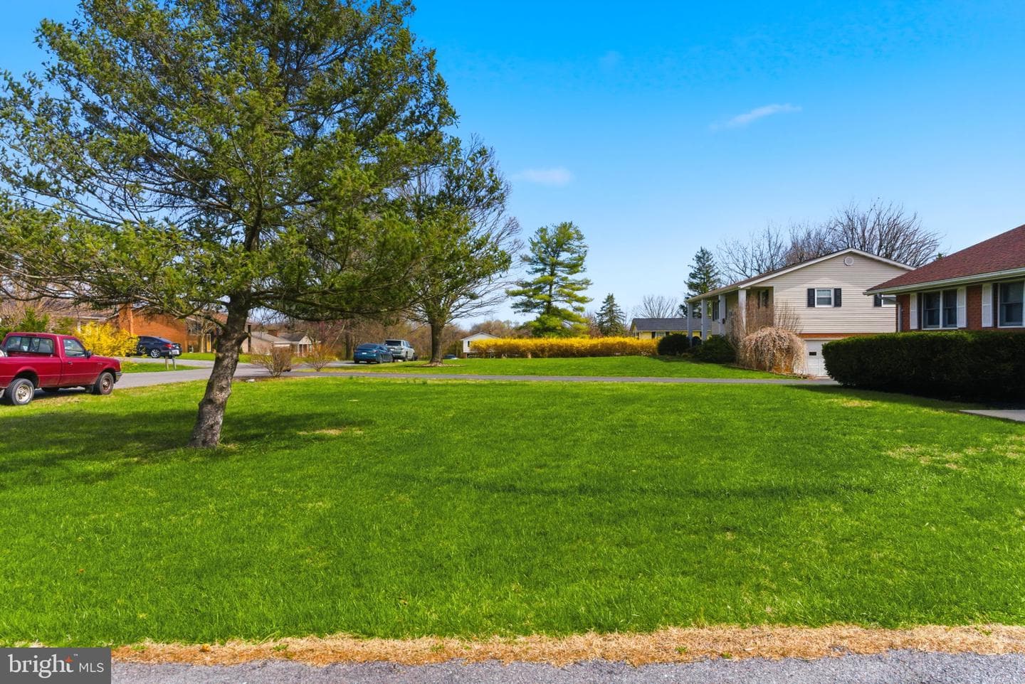 757 Montmorency Drive photo 4