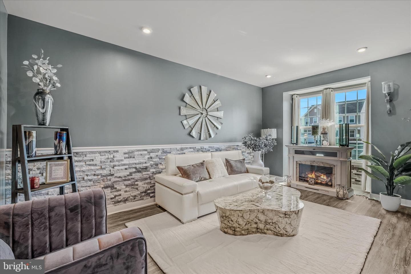 203 Ontario Drive photo 3