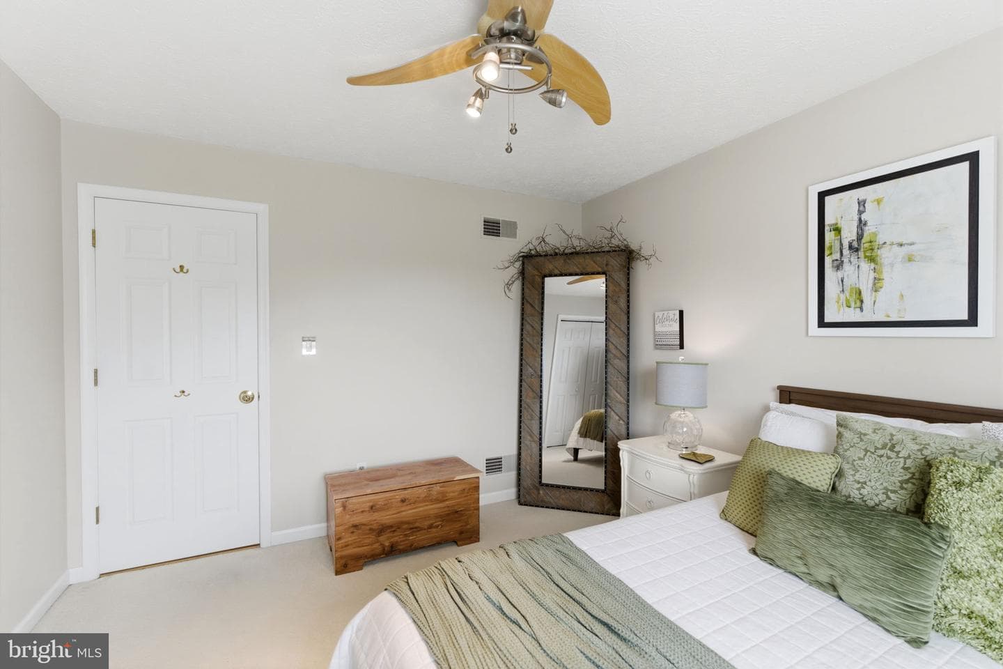 17 Renaissance Drive photo 43