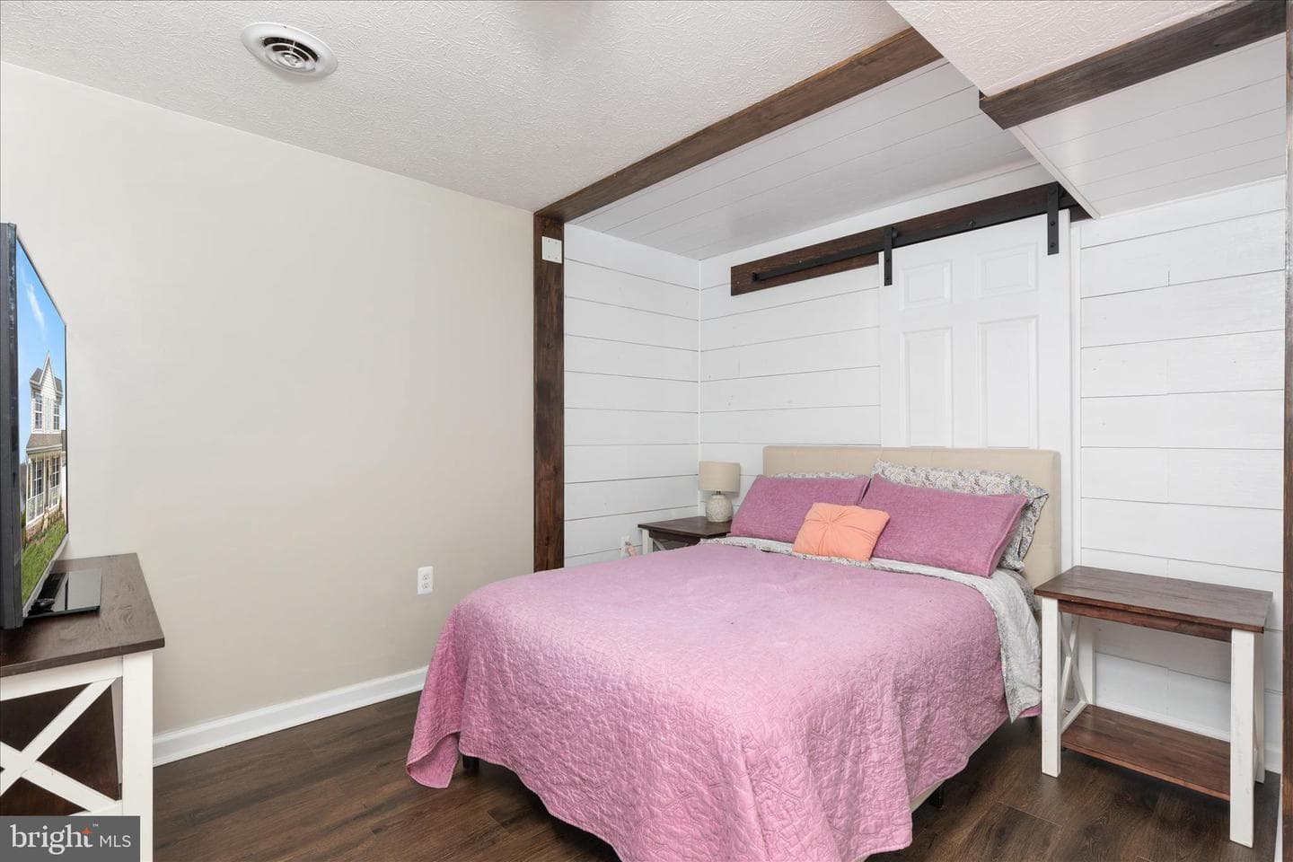 74 Toulouse Lane photo 33