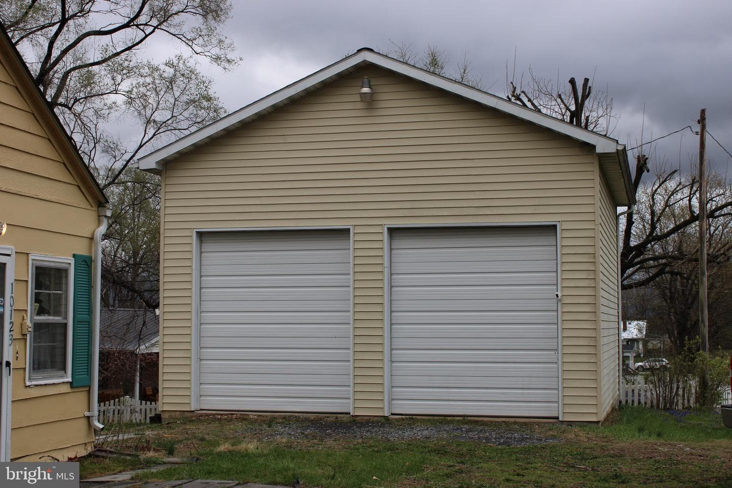 10123 Winchester Avenue photo 3