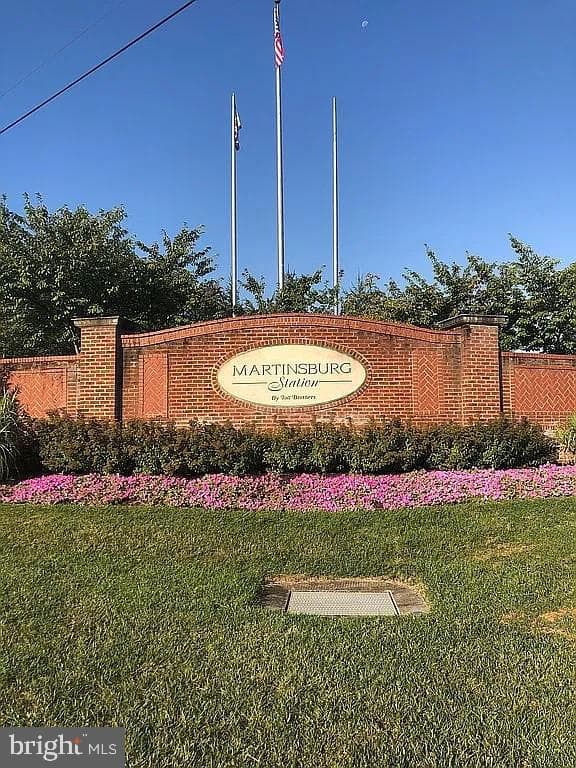 104 E Strathmore Way E photo 2