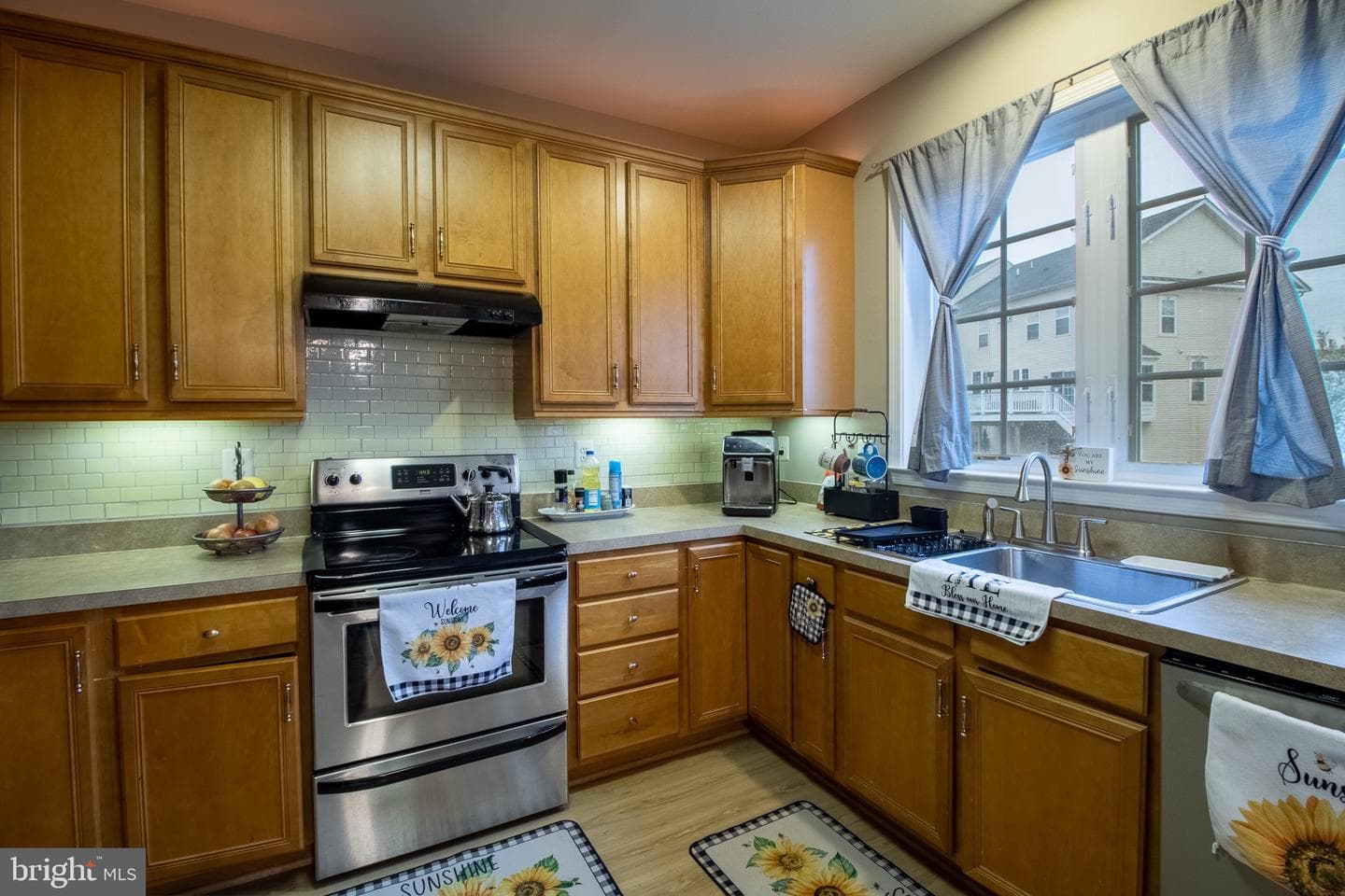 104 E Strathmore Way E photo 20
