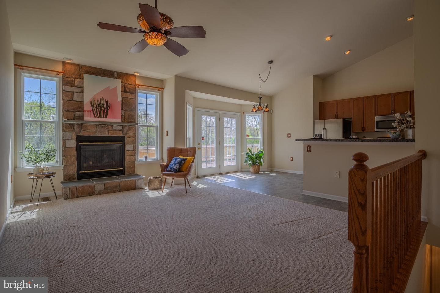 633 Bentley Drive photo 2