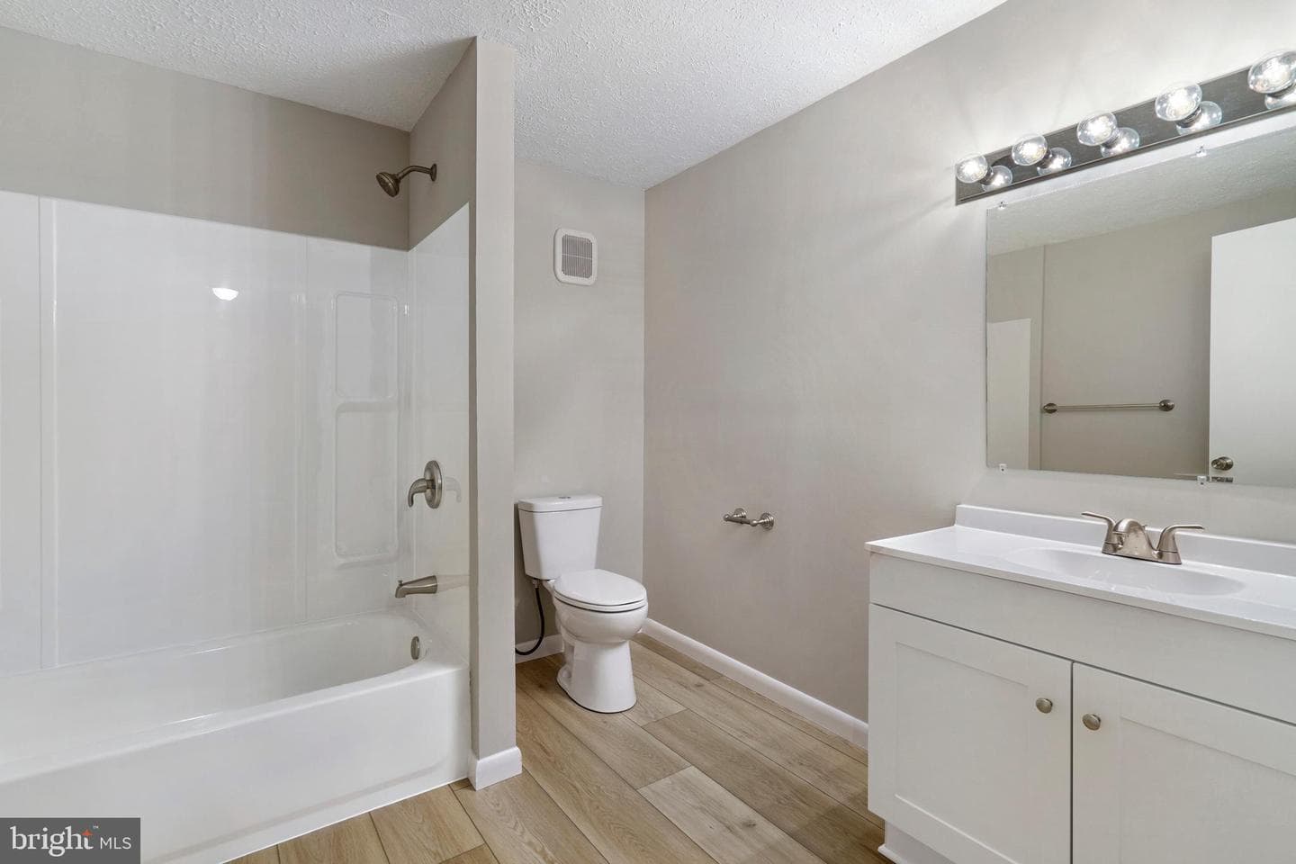 924 Kaufman Avenue photo 18