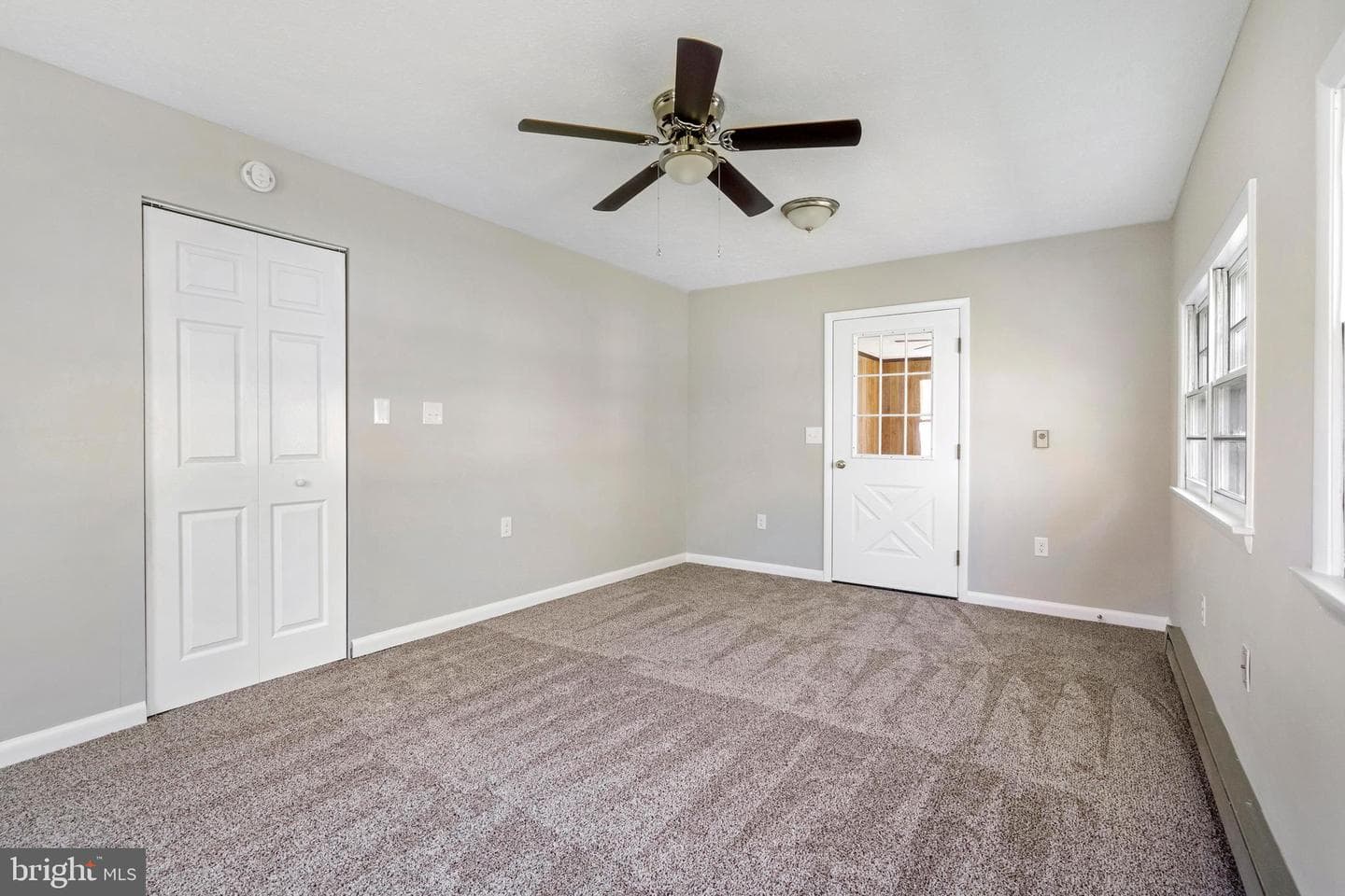 924 Kaufman Avenue photo 28