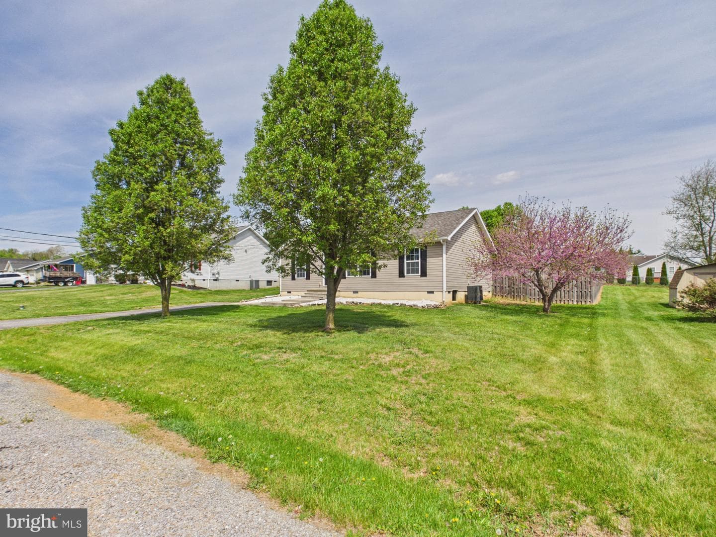 218 Larry Way photo 2