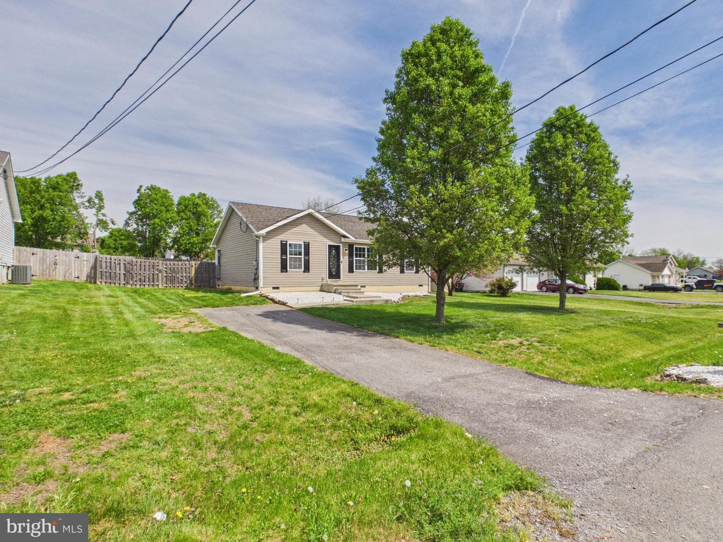218 Larry Way photo 3
