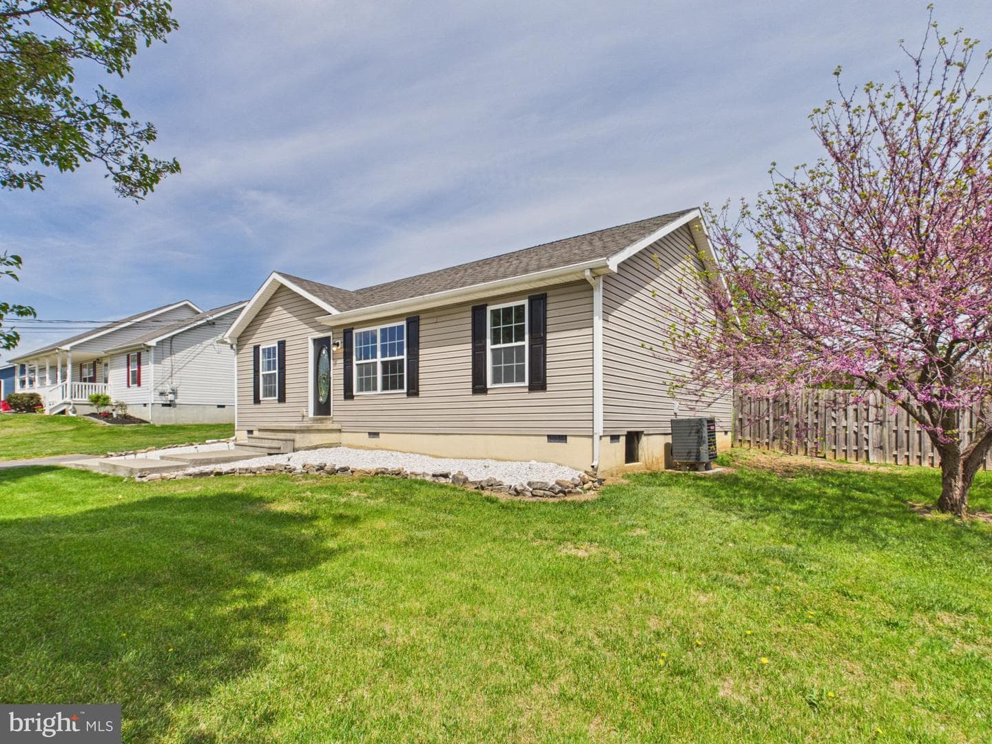 218 Larry Way photo 5