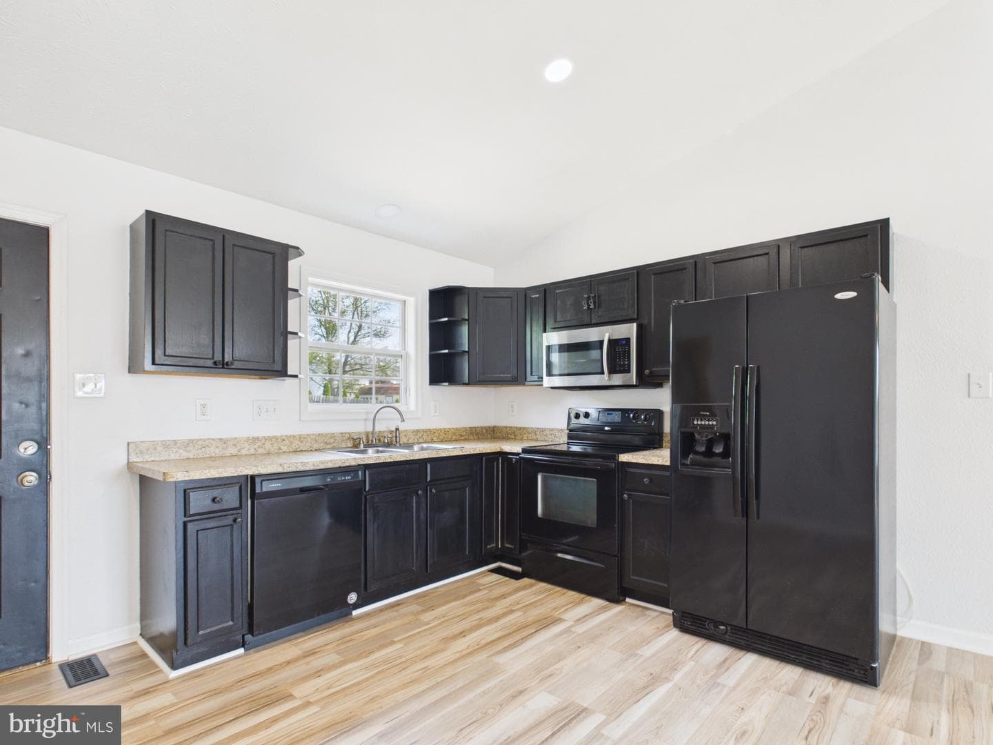 218 Larry Way photo 8