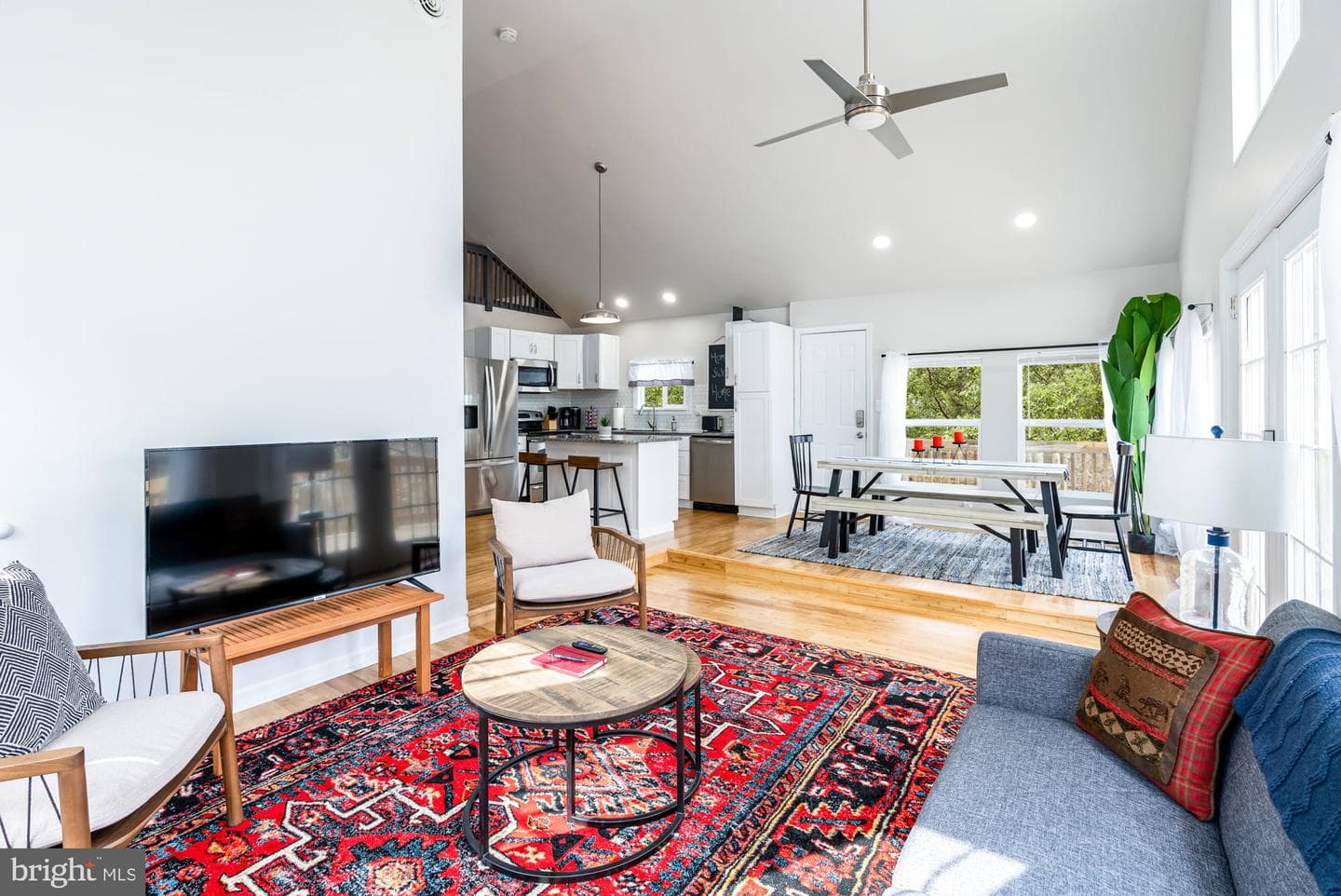 221 Dewdrop Lane photo 9
