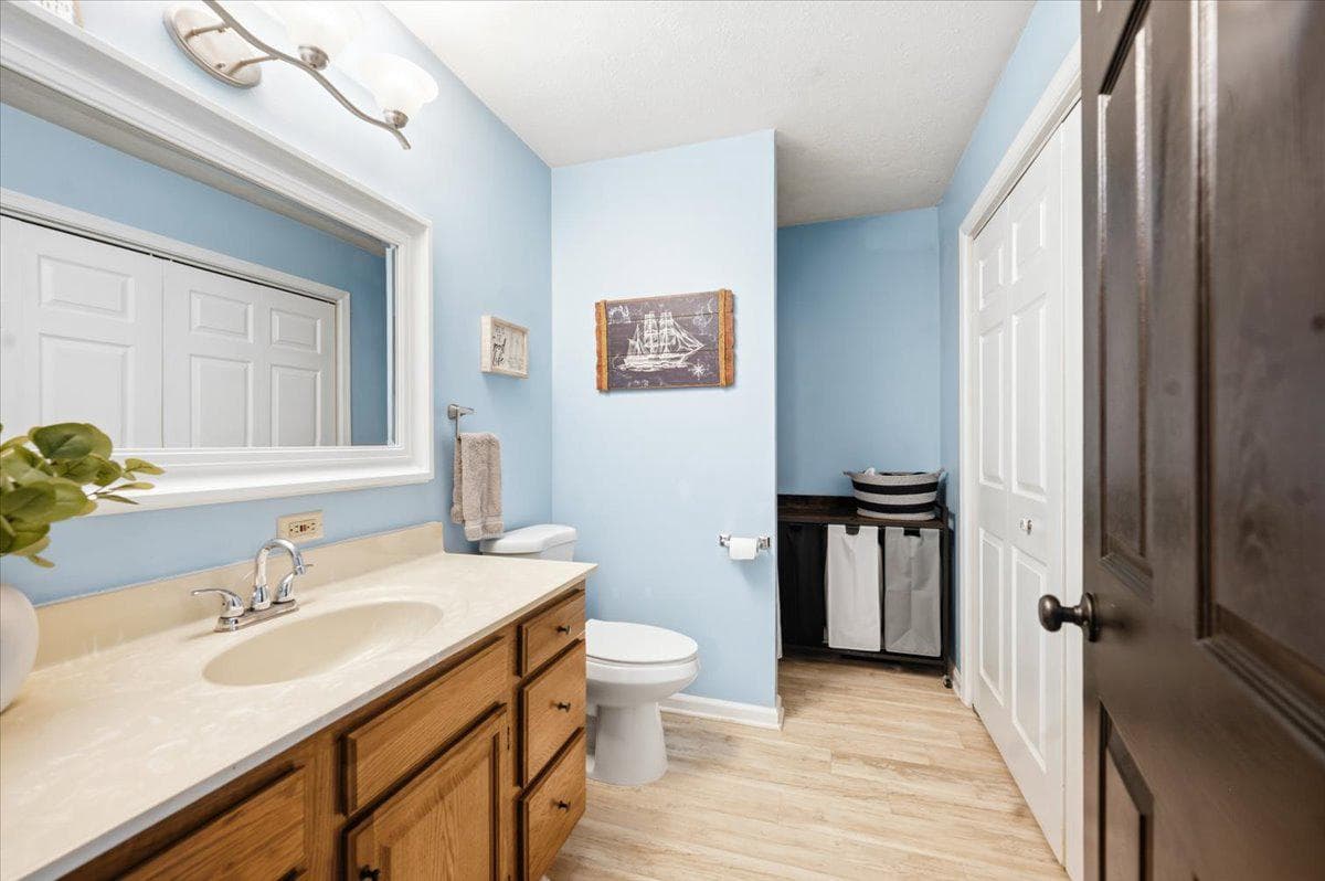 426 Appian Way photo 27