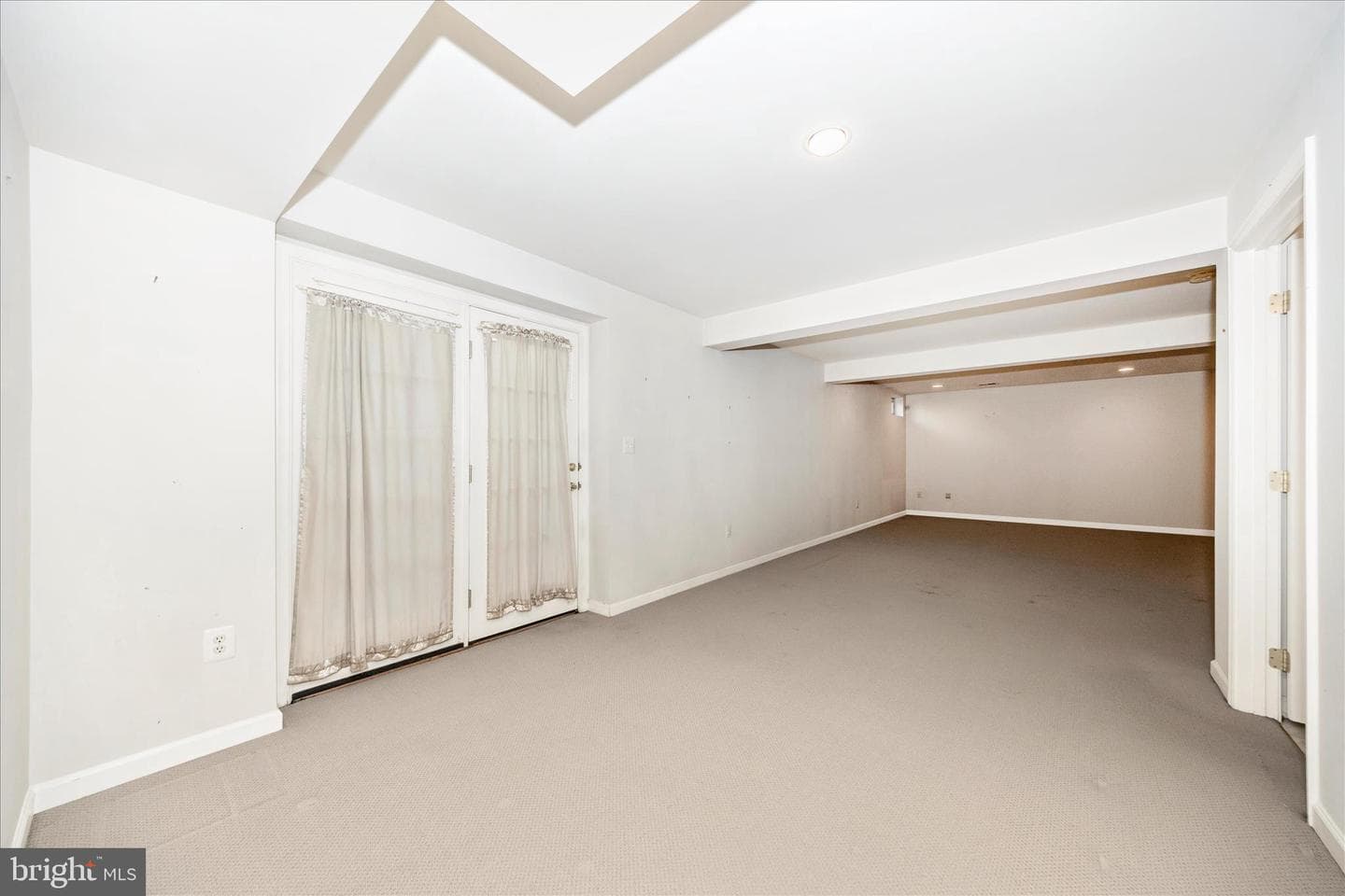 250 Dinwiddie Way photo 32