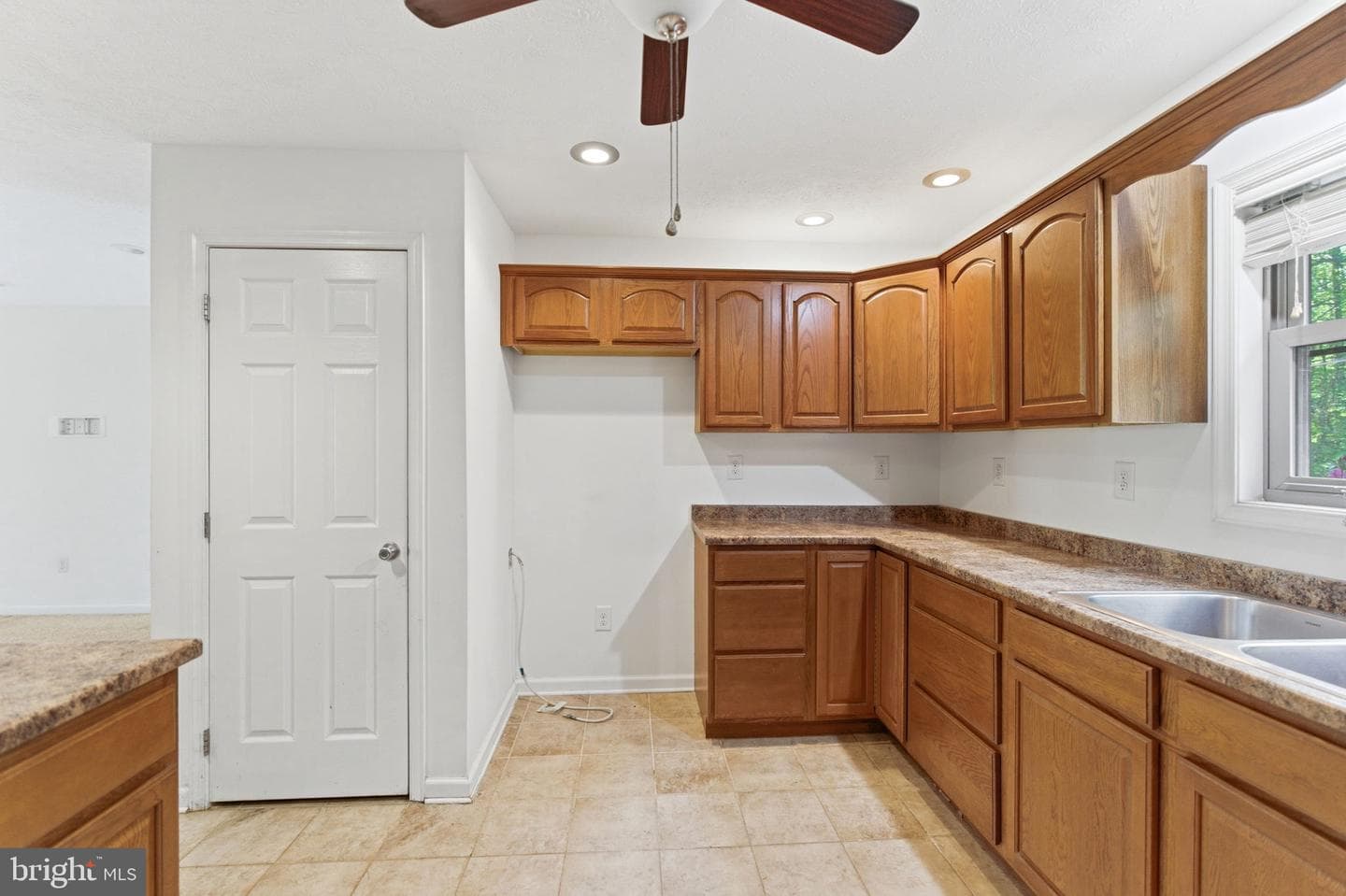 175 Rooney Road photo 37