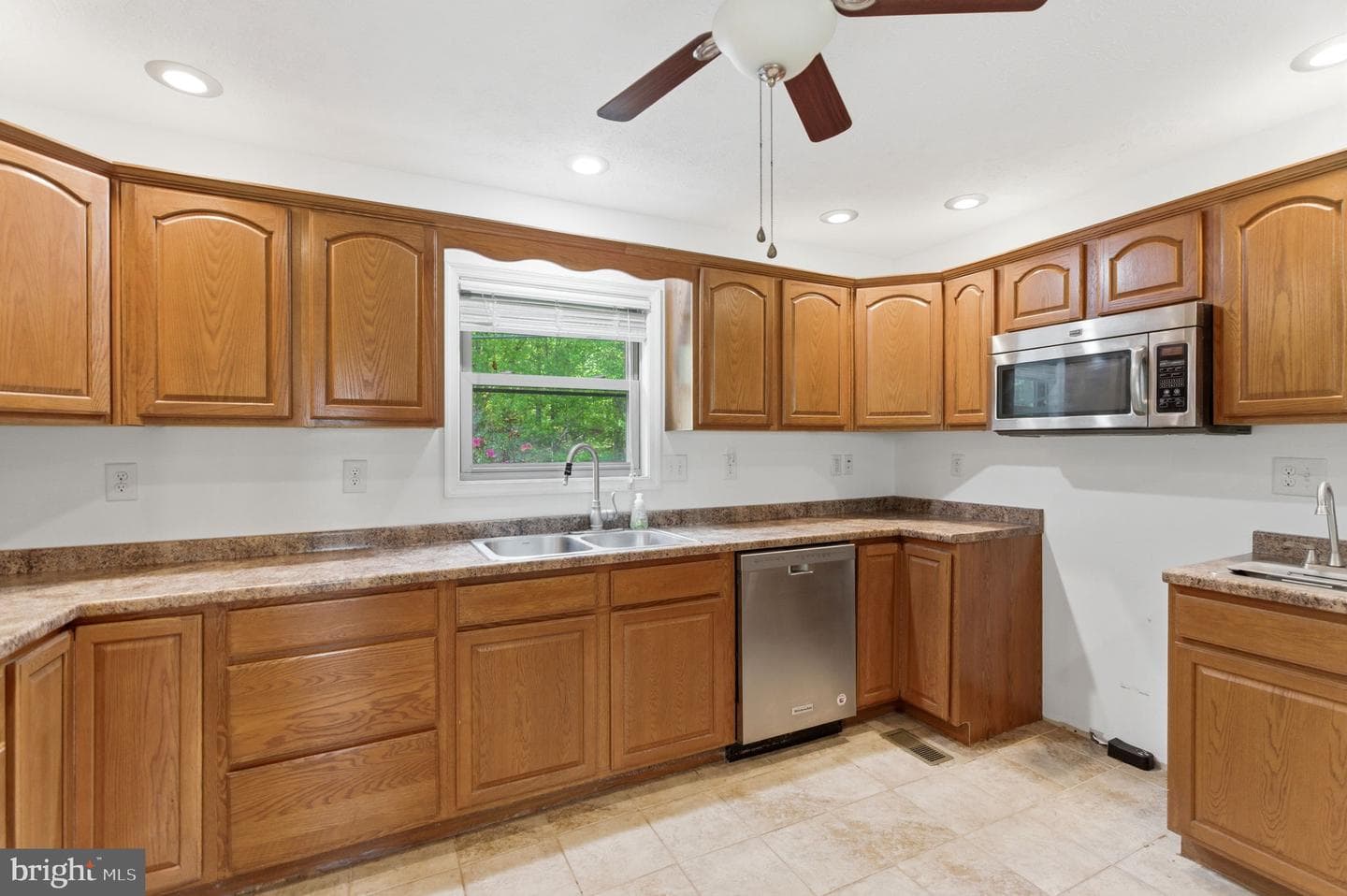 175 Rooney Road photo 38