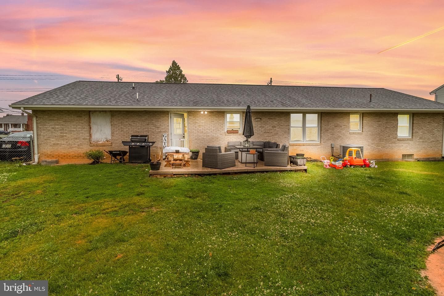 3877 Winchester Avenue photo 4