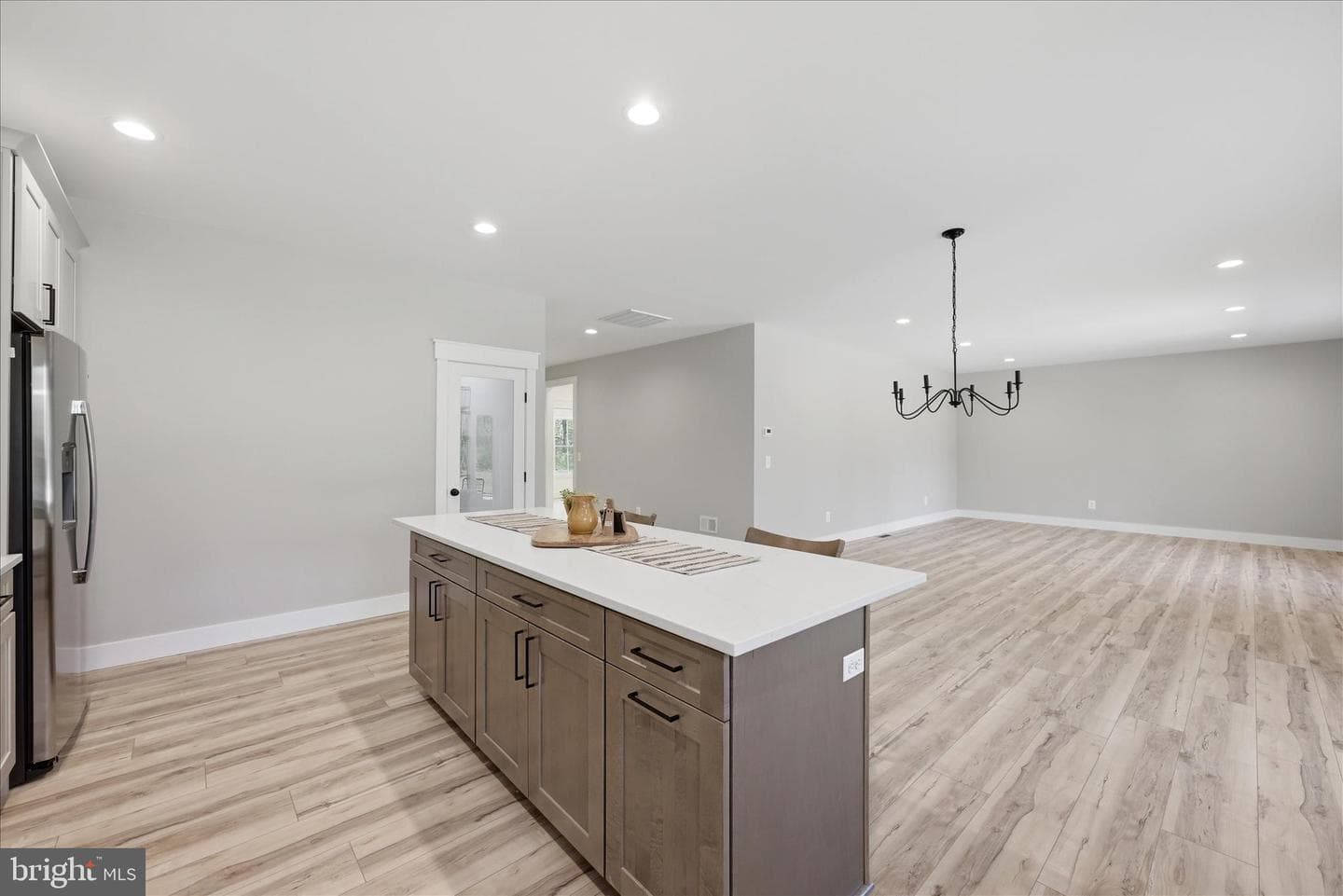 825 Avanti Drive photo 14