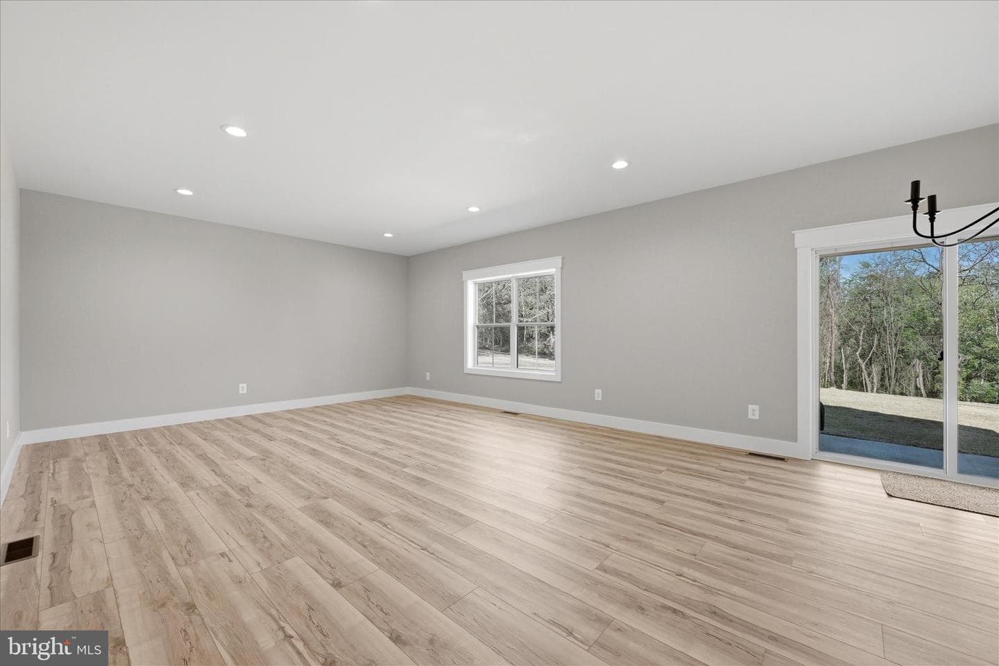 825 Avanti Drive photo 21