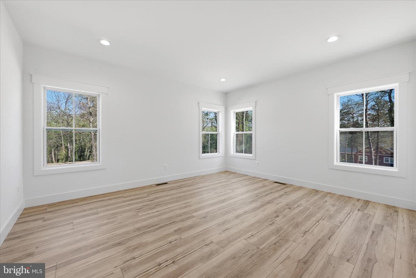 825 Avanti Drive photo 25
